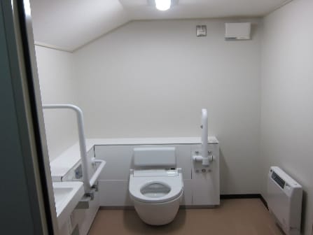 写真：平和中学校トイレ改修工事