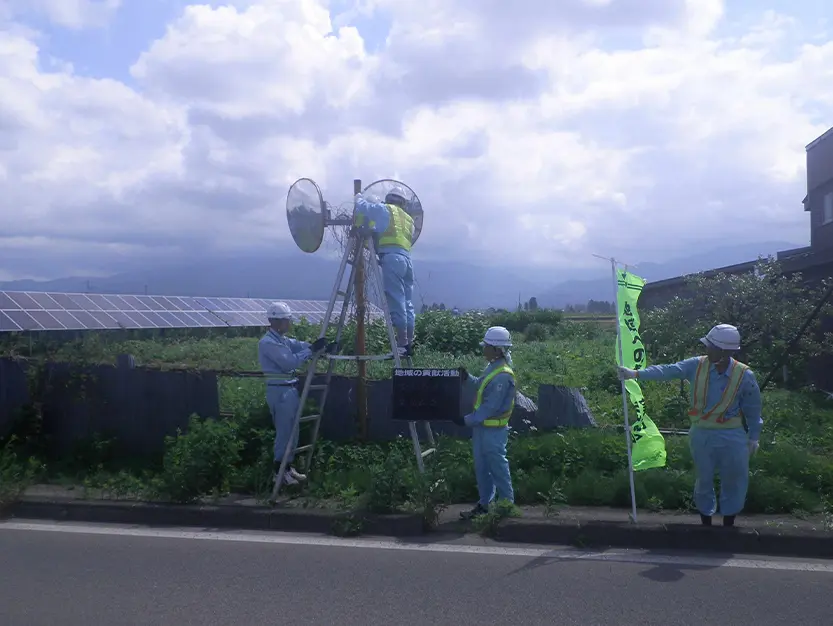 写真:カーブミラー清掃